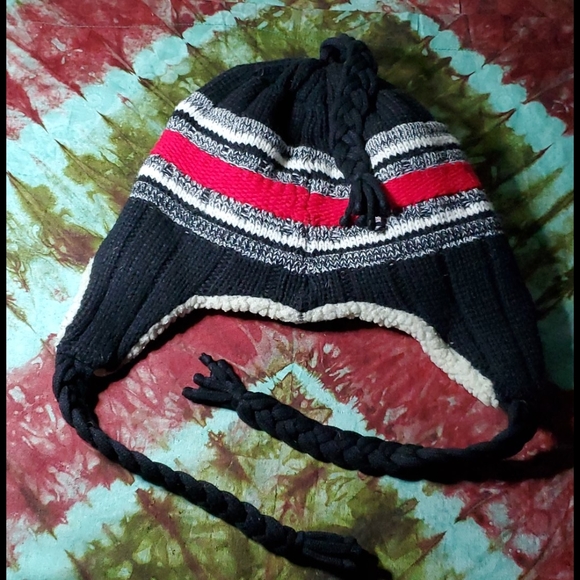 WINTER HAT - Picture 3 of 3